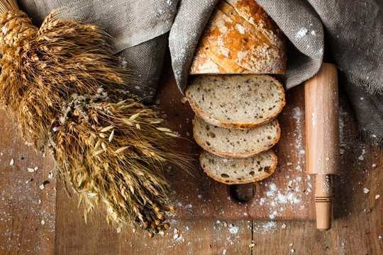 Here's What You Can Eat And Avoid To Reduce Your Risk Of Bowel Cancer Here's What You Can Eat And Avoid To Reduce Your Risk Of Bowel Cancer