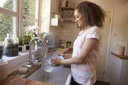 1 Way To Wash Dishes Is Greener Than The Rest 1 Way To Wash Dishes Is Greener Than The Rest