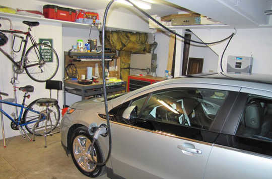 Can Your Electric Car Power Your House? can car electric power home2 3 28