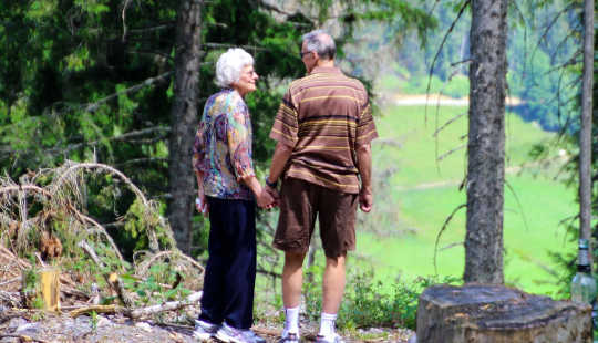 Green Space May Cut Dementia Risk For Middle-aged Women walk in woods healthy 4 18