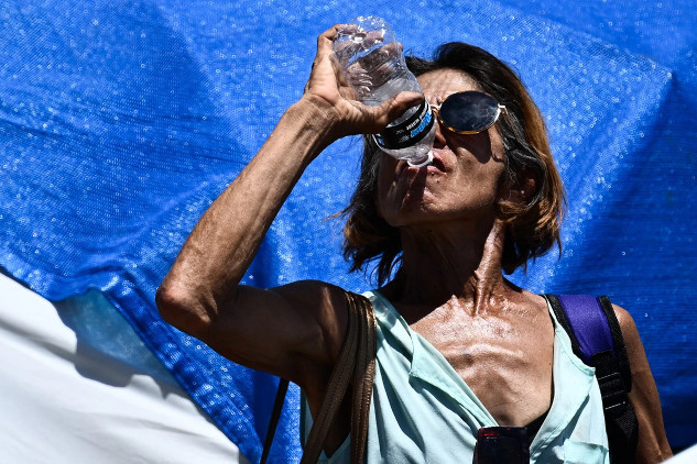 Human Survival in Extreme Heat: What You Need to Know Human survival in extreme heat requires adaptation and resilience in response to rising global temperatures and varying climate conditions.