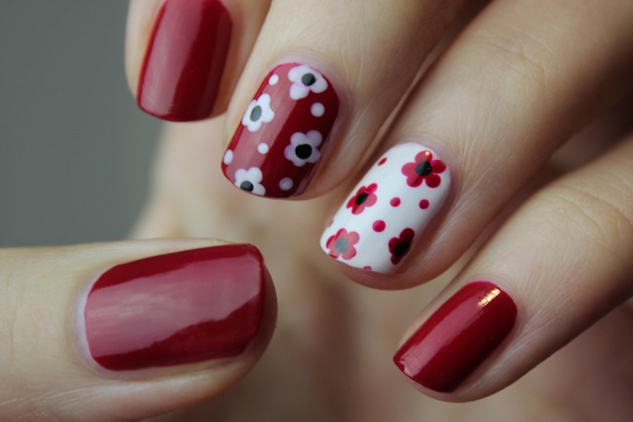 InnerSelf Magazine: February 10, 2024 a hand with painted fingernails, each one unique from the other. Image by Yana from Pixabay