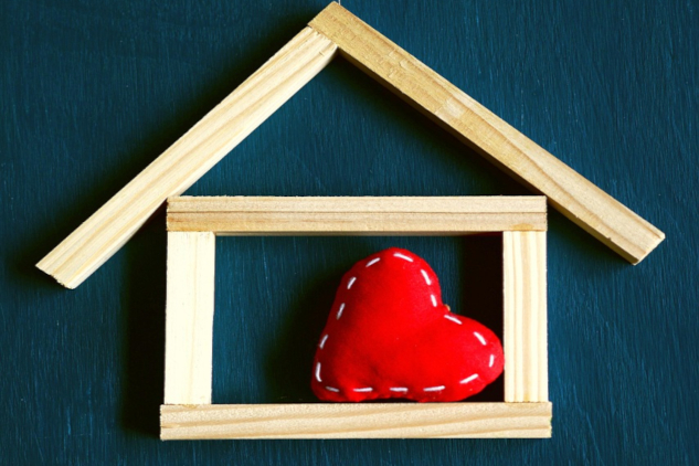 How to Feel at Home in Yourself. A drawing of a shiny red heart inside the outlines of a little house. Image by congerdesign from Pixabay.